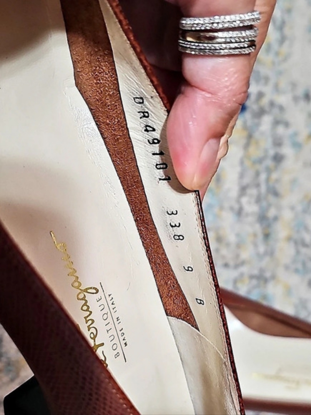 Salvatore Ferragamo Vara Ribbon Leather Round Toe Low Pumps Size 9B - Picture 7 of 9